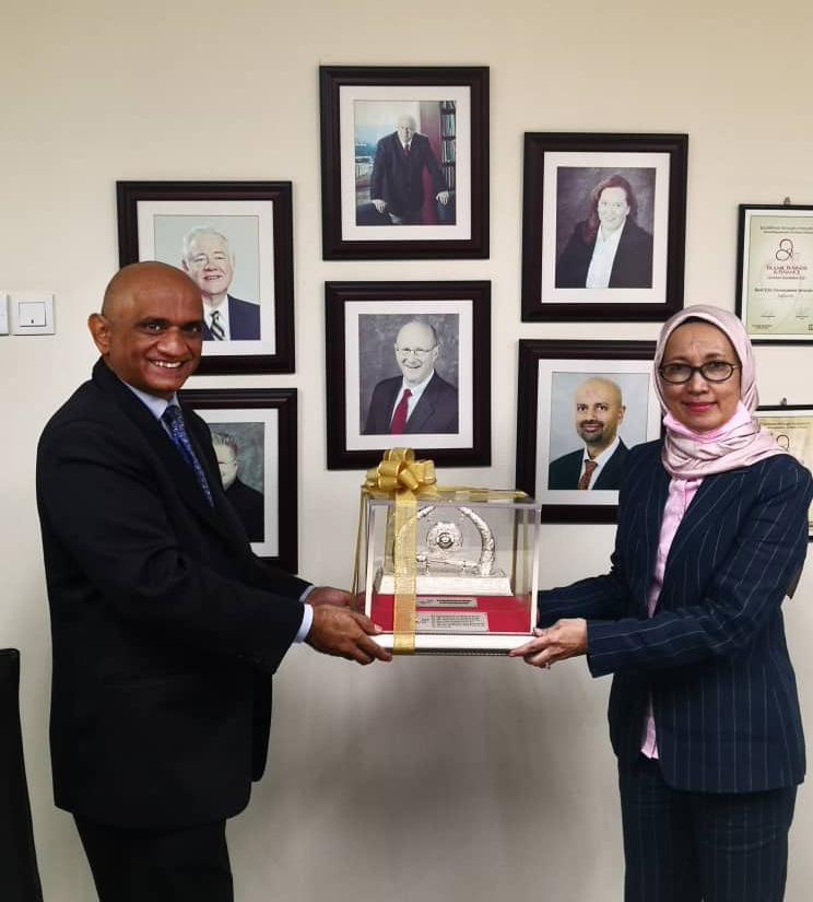 Portfolio manager Zahid Siddique and President Shahariah Shaharuddin holding the 2020 EPF Award for Best International Equity Fund Manager