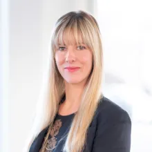 elizabeth-alm-headshot-2025-1289-web